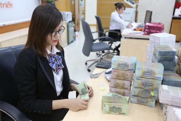 Làn sóng cắt giảm nhân sự tiếp diễn tại các ngân hàng