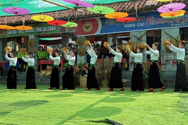 Lai Châu: Đẩy mạnh văn hóa cơ sở, lấy người dân làm trung tâm