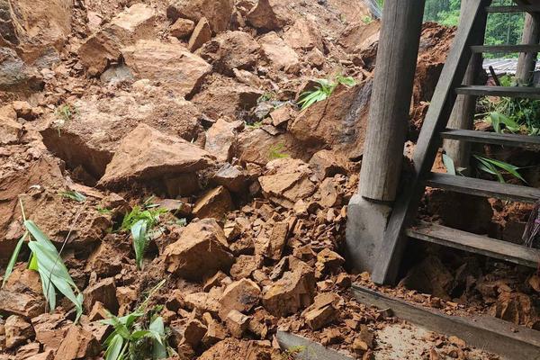 Thanh Hóa: Khẩn cấp di dời người dân khỏi vùng nguy cơ sạt lở, lũ quét