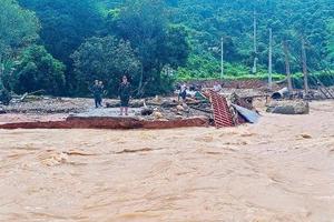 Mưa lũ chia cắt nhiều khu vực miền núi Nghệ An, hồ Bản Vẽ chuẩn bị giảm lũ hạ du
