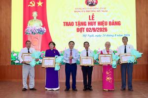 Đồng Tháp: Trao tặng 6.474 Huy hiệu Đảng dịp 2/9, tri ân và khẳng định sức sống trường tồn của Đảng
