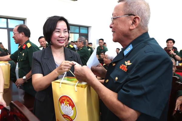 Hà Nội tặng quà dịp Quốc khánh, mức cao nhất 27 triệu đồng