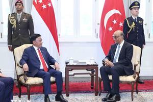 Tổng thống Singapore nhất trí thúc đẩy mô hình hợp tác mới “Ba nhà của hai nước”