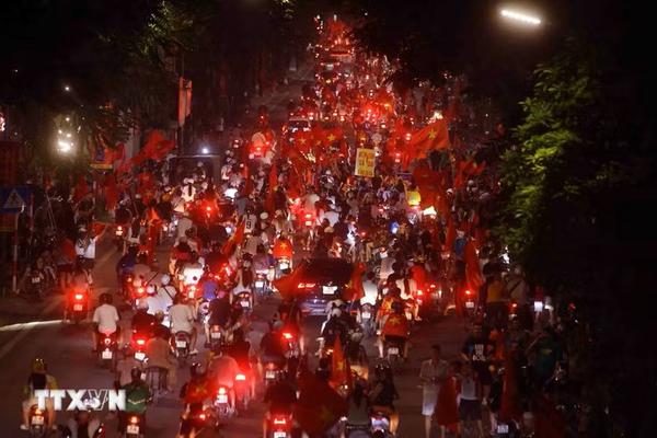 Người dân cả nước vỡ òa cảm xúc mừng đội tuyển Việt Nam vô địch ASEAN Cup 2026