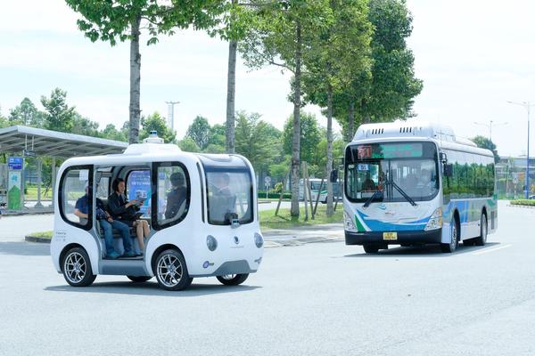 Hà Nội: Thử nghiệm xe buýt tự hành, robo taxi, robot giao hàng