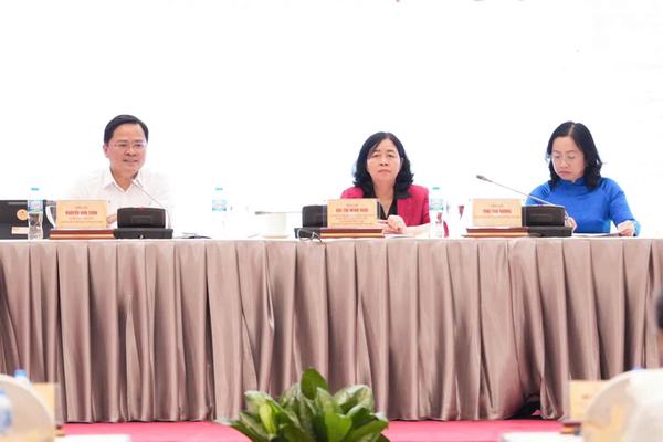 Sơ kết 5 năm thực hiện Nghị quyết 02-NQ/TW về " Đổi mới tổ chức và hoạt động của Công đoàn Việt Nam trong tình hình mới"