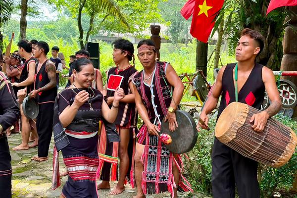 Hoàn thiện khung pháp lý, bảo đảm chính sách dân tộc thực hiện đầy đủ, thực chất