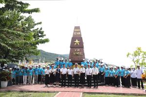Tân sinh viên Đà Nẵng hướng về biển, đảo quê hương