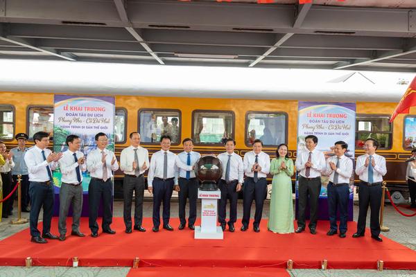 Khai trương đoàn tàu du lịch “Cố đô Huế – Phong Nha: Hành trình di sản thế giới”