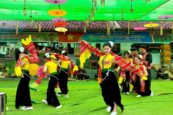 Bảo đảm quyền tiếp cận thông tin của người dân vùng cao phù hợp điều kiện thực tế