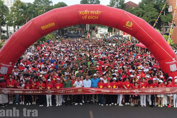 Đắk Lắk rợp sắc cờ đỏ sao vàng, “Cùng Việt Nam tiến bước”