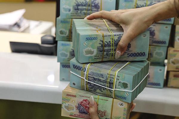Tín dụng vượt huy động, lãi suất cuối năm sẽ chịu sức ép ra sao?