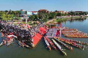Quảng Trị: Rộn ràng đua thuyền mừng Tết Độc lập trên quê hương Đại tướng Võ Nguyên Giáp