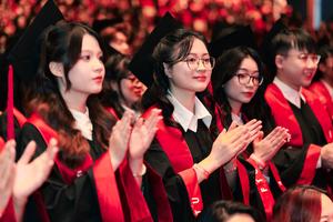 Lương và thu nhập tăng thêm của người được tuyển theo chính sách thu hút nhân tài