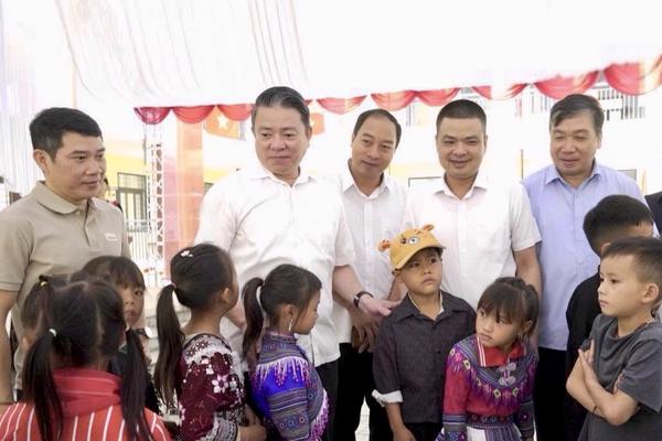 Trưởng ban Tuyên giáo Tỉnh ủy Tuyên Quang kiểm tra công tác chuẩn bị năm học mới tại Pà Vầy Sủ