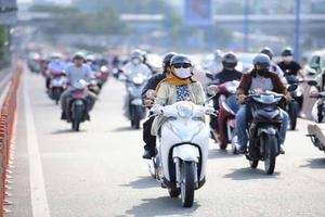 Miền Bắc nắng gay gắt, Nam Bộ mưa giông mạnh, cảnh báo nước sông Đồng Nai lên cao