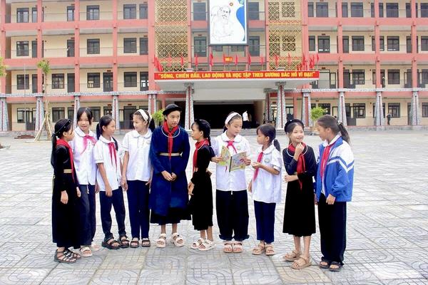 Rộn ràng trước thềm khai giảng năm học mới ở Tuyên Quang