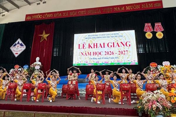 Hình ảnh Cao Bằng tưng bừng lễ khai giảng ở các trường phổ thông nội trú