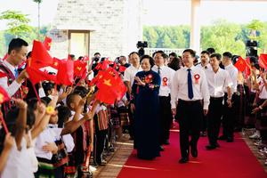 Học sinh TP Huế, Quảng Trị rộn ràng bước vào năm học mới