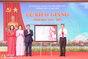Chủ tịch Quốc hội Trần Thanh Mẫn dự khai giảng cùng hơn 700.000 học sinh Hưng Yên