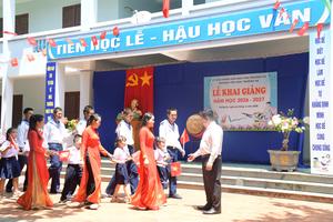 Lễ khai giảng ở Trường Sa: Tiếng trống trường vang giữa trùng khơi