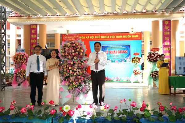 Đồng Tháp: “Tiếp sức đến trường” mang niềm vui cho học sinh ngày khai giảng