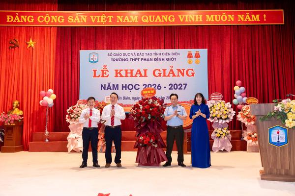 Chánh Thanh tra tỉnh Điện Biên dự khai giảng năm học mới tại Trường THPT Phan Đình Giót