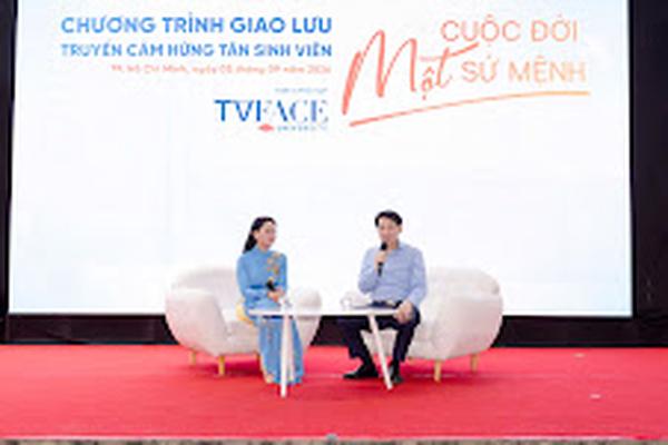 Doanh nhân Johnathan Hạnh Nguyễn truyền cảm hứng cho hơn 1.000 tân sinh viên UMP:  “Hãy cất cánh – ngược gió cũng cất cánh”