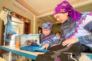 Vàng Thị Ca - Người giữ lửa thổ cẩm nơi biên cương