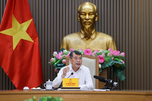Thủ tướng: Kiểm soát chặt chẽ giá thành từ gốc với thuốc, thiết bị y tế; cương quyết loại bỏ mọi chi phí trung gian