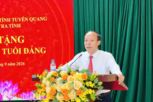 35 năm tuổi Đảng, một hành trình tận tụy
