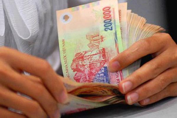 Chậm lương phải trả thêm tiền lãi cho nhân viên và phạt doanh nghiệp đến 100 triệu đồng