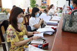 Tiêu chuẩn và cách xác định thành tích để nâng lương trước hạn