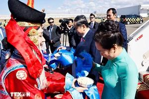 Chủ tịch Quốc hội và Phu nhân bắt đầu thăm chính thức Mông Cổ