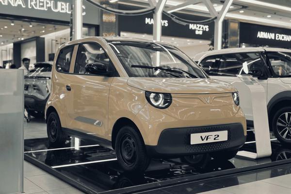 VF 2 giúp nữ khách hàng tự tin chuyển từ ghế phụ sang ghế lái