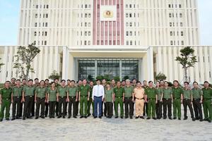 Bàn giao nhiệm vụ Giám đốc Công an TP Huế