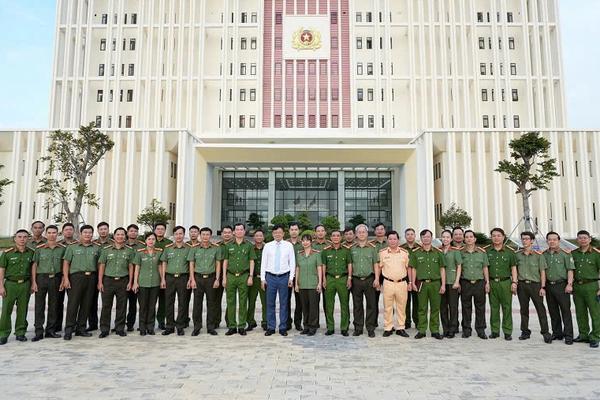 Bàn giao nhiệm vụ Giám đốc Công an TP Huế