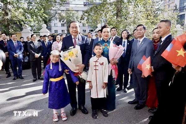 Chủ tịch Quốc hội Trần Thanh Mẫn gặp gỡ cộng đồng kiều bào tại Mông Cổ