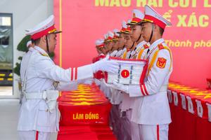 13.563 mẫu hài cốt liệt sĩ được vận chuyển ra Hà Nội giám định ADN