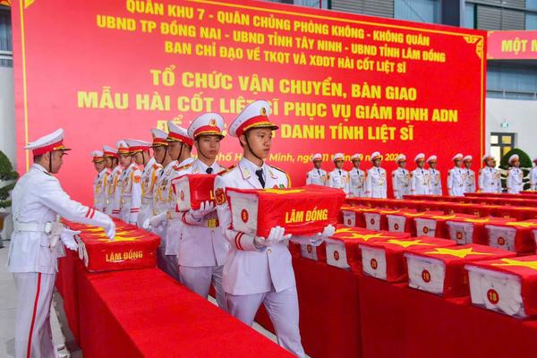 Quân khu 7 phối hợp vận chuyển, bàn giao 13.563 mẫu hài cốt liệt sĩ phục vụ giám định ADN