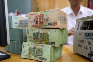 Lãi suất huy động neo cao, dư địa cải thiện NIM ngày càng hẹp