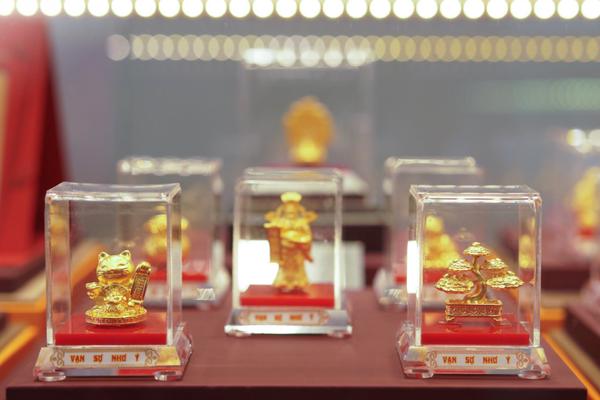 Vì sao giá vàng liên tục lao dốc?