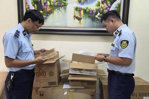 Quản lý thị trường Hà Nội phát hiện 200 bánh Trung thu có dấu hiệu nhập lậu
