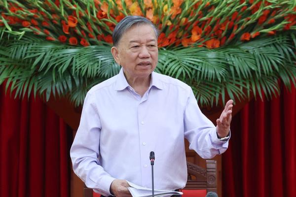 Làm rõ Đảng cần đổi mới và chuẩn bị đội ngũ thế nào để lãnh đạo đất nước phát triển cao hơn