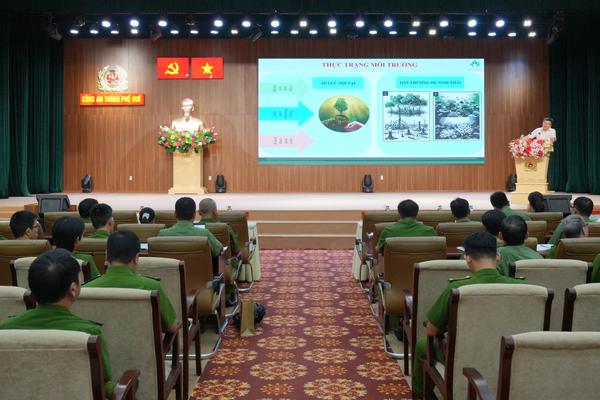 Công an TP Huế: Nâng cao năng lực bảo vệ môi trường, ứng phó biến đổi khí hậu cho Công an 40 xã, phường