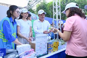 Hơn 1.000 người tham gia hưởng ứng Chiến dịch Làm cho thế giới sạch hơn, lan tỏa lối sống xanh