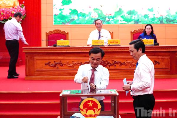 Ông Bùi Hoàng Phương trúng cử Chủ tịch UBND tỉnh Quảng Trị với 100% số phiếu tán thành