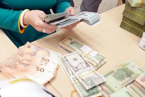 NHNN mở kênh hoán đổi ngoại tệ 2 tỷ USD, tăng "van" thanh khoản cho ngân hàng