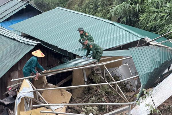 Sẵn sàng bay tìm kiếm cứu nạn, vận chuyển nhu yếu phẩm khi có lệnh