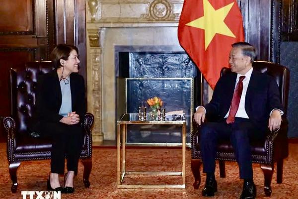 Giáo sư Stanford ấn tượng với những thành tựu tăng trưởng năng động của Việt Nam